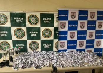 Ministério Público e Polícia Civil realizam operação em Rio das Flores, prendem líderes do Comando Vermelho e apreendem centenas de invólucros de drogas. Ação reforça a segurança local às vésperas da exposição municipal.