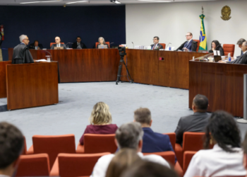 O STF retoma nesta terça o julgamento de Jair Bolsonaro e outros réus acusados de tentativa de golpe de Estado em 2022. Ministros analisam provas e podem concluir o processo ainda esta semana.