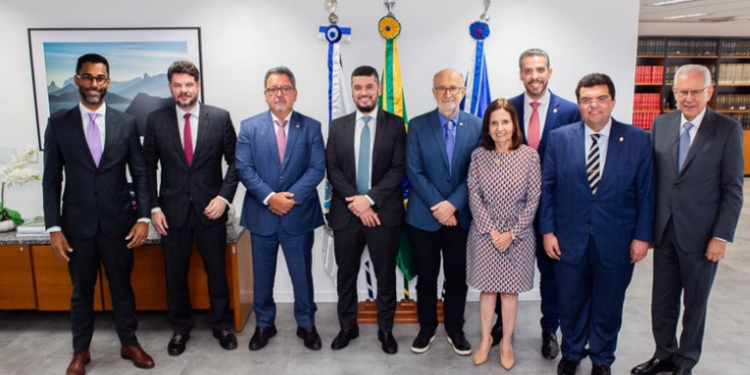 Alerj firma TAC no MP-RJ para convocar concursados da PM de 2014. Cerca de 800 aprovados serão chamados, reforçando a segurança pública do Estado do Rio.