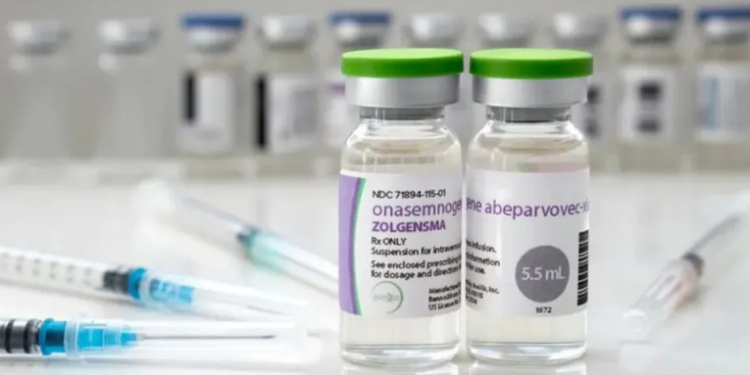 O Ministério da Saúde criou comitês para monitorar o uso da terapia gênica Zolgensma para AME no SUS. A estratégia prevê compartilhamento de riscos e avaliação clínica rigorosa.