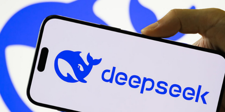 A DeepSeek lançou o modelo DeepSeek-V3.1-Exp com tecnologia inédita de Atenção Dispersa, prometendo avanços no processamento de textos longos. A startup também anunciou corte de 50% nos preços de suas ferramentas.