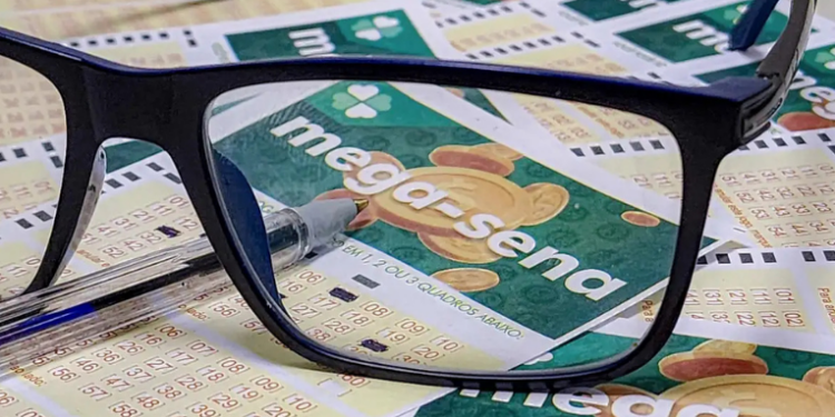 Concurso 2914 da Mega-Sena não teve acertadores das seis dezenas. Prêmio acumulou para R$ 25 milhões e será sorteado novamente na terça-feira (16).