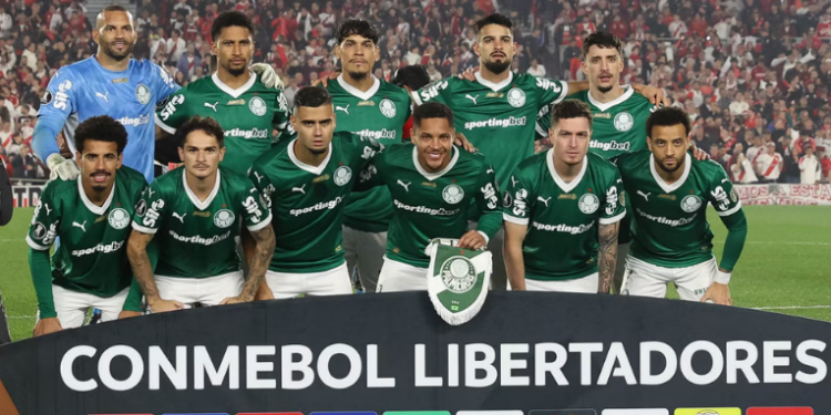 A Conmebol oficializou datas, horários e canais das semifinais da Libertadores 2025. Fla enfrenta Racing e Palmeiras duela com LDU por vaga na final em Lima.