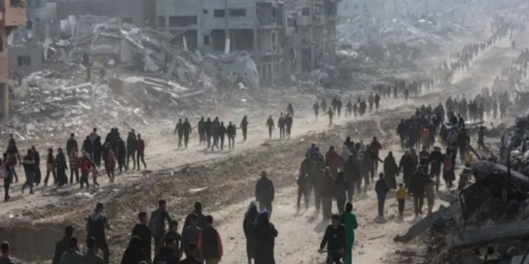 O ministro israelense Bezalel Smotrich, em entrevista, defendeu a recolonização de Gaza e sugeriu que lucros da exploração imobiliária no enclave fossem divididos com os EUA, gerando polêmica internacional.
