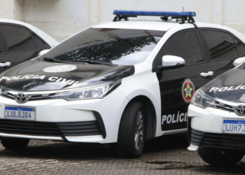 Megaoperação no Rio prende nove suspeitos do Comando Vermelho na Gardênia Azul e Cidade de Deus. Ação apreendeu fuzil, pistola e drogas para frear a expansão da facção.