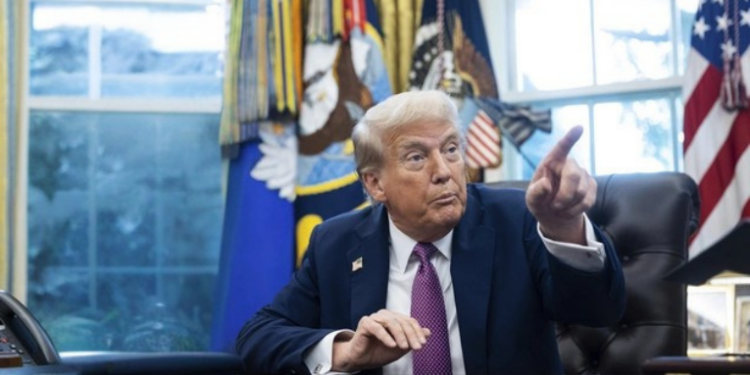 Em postagem no Truth Social, Trump avisa que Chicago descobrirá o motivo de renomear o Pentágono como “Departamento de Guerra”, sinalizando intervenção militar. JB Pritzker o acusa de ser um “aspirante a ditador”.