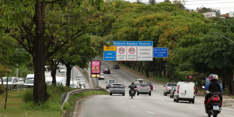 Motoristas com TDAH têm duas vezes mais chances de se envolver em acidentes, segundo a Associação Brasileira de Medicina do Tráfego. Saiba quais cuidados são recomendados.