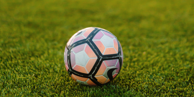 Acompanhe Fluminense x Botafogo ao vivo na Rádio Nacional neste domingo (26), com narração, comentários, reportagens e análise da rodada. Saiba onde ouvir.