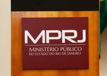 MPRJ cumpre mandados contra suspeitos do assassinato do vereador Danilo do Mercado e seu filho, em Duque de Caxias. Investigação aponta disputa política e milícia ligada a Adilsinho.
