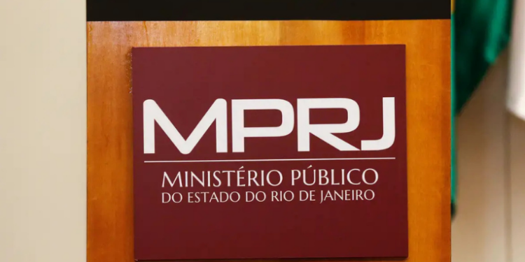 MPRJ cumpre mandados contra suspeitos do assassinato do vereador Danilo do Mercado e seu filho, em Duque de Caxias. Investigação aponta disputa política e milícia ligada a Adilsinho.