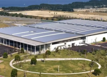 O Japão inaugura a segunda usina de energia osmótica do mundo, que transforma o gradiente entre água doce e salgada em eletricidade limpa e constante, sem depender do clima. Saiba como essa inovação pode transformar o futuro energético.