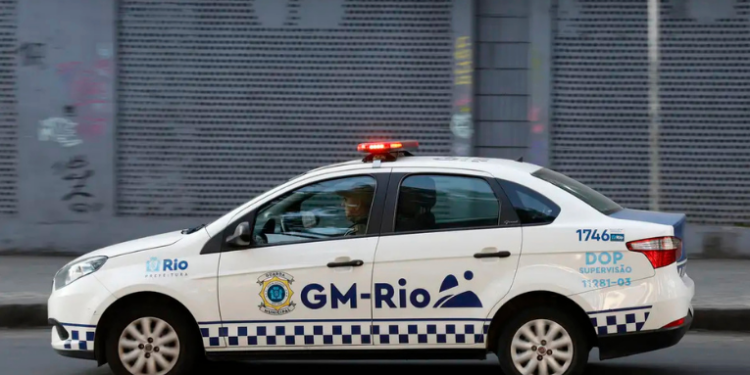 Rio de Janeiro inaugura academia da Divisão de Elite da Guarda Municipal armada. Primeira turma inicia curso com foco em roubos e furtos. Modelo segue padrão internacional.