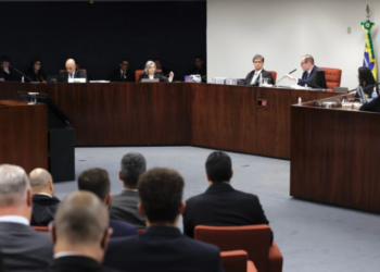 O STF inicia nesta terça (2) o julgamento de Jair Bolsonaro e sete aliados acusados de tentativa de golpe nas eleições de 2022. Veja como será o rito e as datas das sessões.