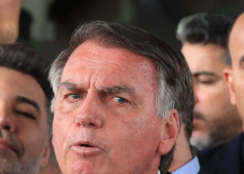 STF condena Bolsonaro e sete aliados por participação em trama golpista. Penas podem começar a ser cumpridas até dezembro, caso recursos sejam rejeitados.