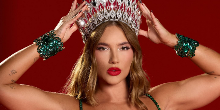 Virginia Fonseca é coroada rainha de bateria da Grande Rio para o Carnaval 2026 em meio a vaias e polêmicas. Influenciadora firma acordo milionário com a escola e promete dois anos de reinado na Sapucaí.
