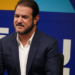 O União Brasil determinou que filiados deixem cargos no governo Lula em até 24 horas, sob pena de infidelidade partidária. A medida foi tomada após nota de apoio ao presidente da sigla, Antonio Rueda, citado em investigação da PF.
