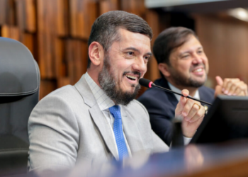 A Assembleia Legislativa do Rio de Janeiro aprovou o Pacote de Enfrentamento ao Crime, com medidas como cerco eletrônico inteligente, restrição de visitas íntimas, cobrança de custos carcerários e internação mínima de adolescentes infratores.