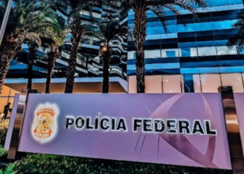 A Polícia Federal realiza na sexta-feira (26) o Leilão 006/2025, com imóveis apreendidos em Porto Seguro (BA) durante investigações de fraudes contra o INSS. Lances iniciais variam de R$ 106,5 mil a R$ 218,2 mil.