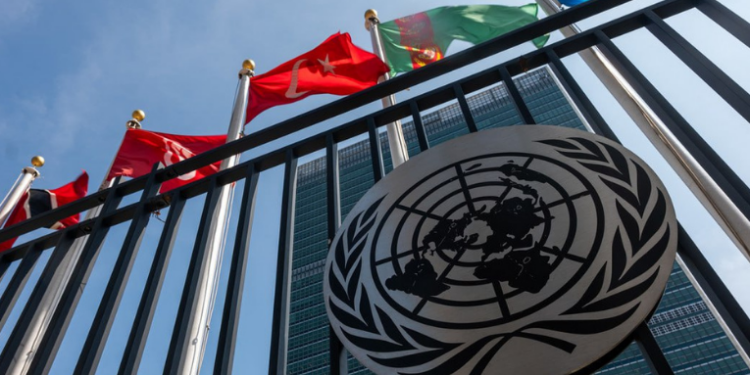 A crescente onda de apoio internacional ao Estado palestino contrasta com a falta de consenso interno entre Hamas e Autoridade Palestina, criando incertezas sobre governabilidade.