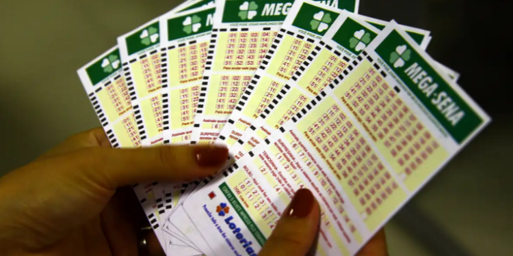 Concurso 2.919 da Mega-Sena sorteia neste sábado (25) prêmio acumulado de R$ 54 milhões. Apostadores têm até as 19h para registrar os jogos.