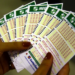 Concurso 2.919 da Mega-Sena sorteia neste sábado (25) prêmio acumulado de R$ 54 milhões. Apostadores têm até as 19h para registrar os jogos.