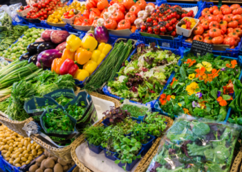 Número de famílias em situação de pobreza cai 25%, alimentos ficam mais baratos e produção de grãos atinge recorde. Semana marca avanços econômicos e sociais no país.