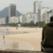 Frente fria provoca ventos de até 90 km/h e pancadas de chuva no Rio de Janeiro. Alerta de risco alto é válido até terça-feira (23), com queda brusca de temperatura.