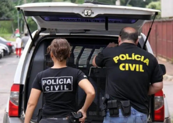 Preso em SP, Átila Carlai é acusado de fornecer bloqueadores de sinal para facções do Rio. Investigado por tráfico internacional e fraudes bancárias, ele já foi condenado a 32 anos de prisão.