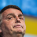 Cineasta americano Cyrus Nowrasteh prepara filme sobre a vida de Jair Bolsonaro, com filmagens no Brasil e Argentina. Produção corre em sigilo e busca atores parecidos com a família Bolsonaro.