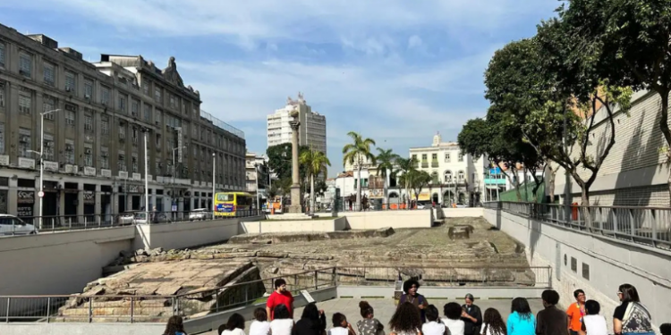 O projeto Clubinho de Leitura, do Instituto Pretos Novos, vai beneficiar 1.200 estudantes da rede pública com ações voltadas à literatura, identidade racial e educação patrimonial até o fim de 2025.