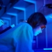 Estudo revela que luz ultravioleta de 222 nm pode reduzir em até 30% a resposta alérgica a ácaros, mofo e pólen. Tecnologia promissora pode ajudar no combate a alergias respiratórias em ambientes internos.