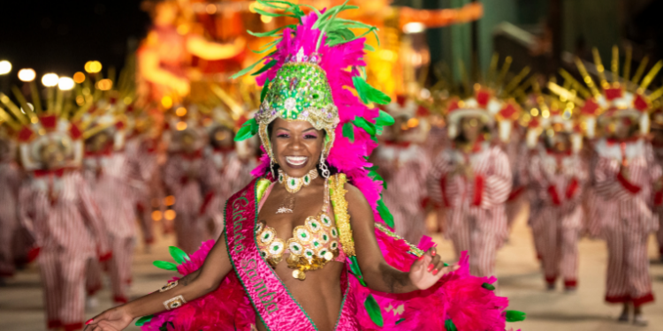 Presidente do Conselho Empresarial do BRICS propõe levar o carnaval brasileiro para a Rússia. Evento cultural faz parte de plano para fortalecer laços entre os países do bloco.