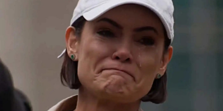 Michelle Bolsonaro se emociona e critica o STF durante ato pró-Bolsonaro na Avenida Paulista, conduzindo oração e fortalecendo sua presença entre lideranças conservadoras.