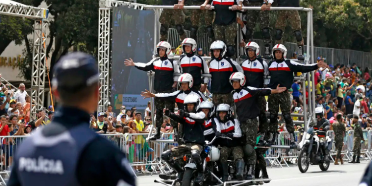 O desfile de 7 de Setembro em Brasília terá como tema "Brasil Soberano", com ênfase na soberania nacional, COP30 e PAC. Confira a programação e regras de acesso.