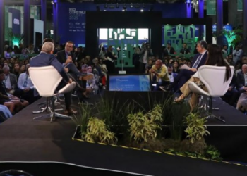 Com mais de 100 horas de programação, o Rio Construção Summit 2025 traz especialistas de 14 países para debater o futuro da construção civil. Eduardo Paes participou do painel sobre desafios urbanos globais.