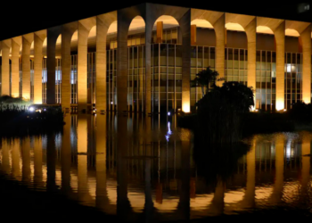 Parte da delegação brasileira ainda aguarda liberação de vistos dos EUA para participar da Assembleia Geral da ONU. Governo Lula cobra respeito a acordo internacional sobre acesso de autoridades.
