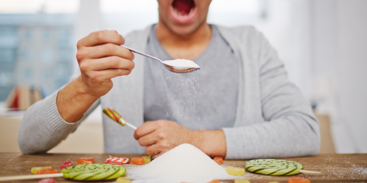 O excesso de açúcar na alimentação pode impactar diretamente o funcionamento do cérebro, causando vício, perda de memória, mau humor e queda da capacidade cognitiva. Saiba como prevenir esses efeitos.