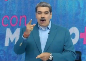 Maduro antecipa o Natal na Venezuela para outubro, alegando proteger “o direito à felicidade” dos venezuelanos, medida que gera reações mistas em meio a crises econômica e política.