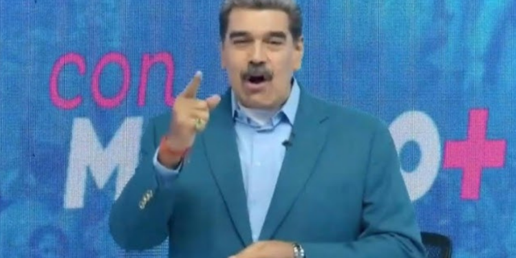 Maduro antecipa o Natal na Venezuela para outubro, alegando proteger “o direito à felicidade” dos venezuelanos, medida que gera reações mistas em meio a crises econômica e política.