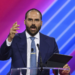 Eduardo Bolsonaro, em entrevista nos EUA, sugere que uma intervenção militar americana no Brasil pode ser necessária no futuro. Deputado critica eleições brasileiras e exalta governo Trump.