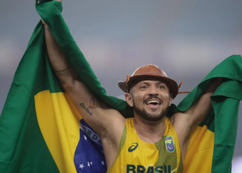 Brasil inicia o Mundial de Atletismo Paralímpico com dois ouros, conquistados por Petrúcio Ferreira e Beth Gomes, além de duas pratas com Yeltsin Jacques e Vinícius Cabral. Competição segue até 5 de outubro em Nova Delhi.