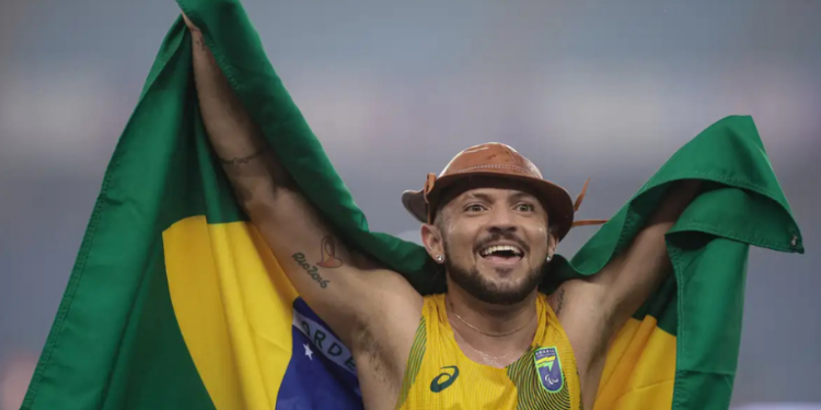Brasil inicia o Mundial de Atletismo Paralímpico com dois ouros, conquistados por Petrúcio Ferreira e Beth Gomes, além de duas pratas com Yeltsin Jacques e Vinícius Cabral. Competição segue até 5 de outubro em Nova Delhi.