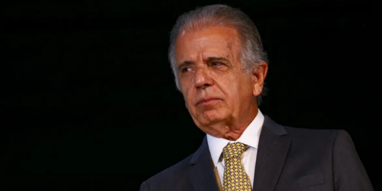 Saiba como o Ministro da Defesa brasileiro, José Múcio, respondeu às recentes insinuações dos EUA sobre "poder militar" após a condenação de Jair Bolsonaro, destacando a solidez das relações bilaterais.