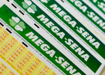 Aposta feita em Teresópolis (RJ) ganha sozinha R$ 53,9 milhões no concurso 2.913 da Mega-Sena. Veja os números sorteados e quanto rende a quina e a quadra.