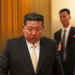 Em reunião com cientistas, Kim Jong-un celebra avanços no programa nuclear da Coreia do Norte e defende reforço contínuo da capacidade atômica como estratégia essencial para garantir a soberania e segurança do país.