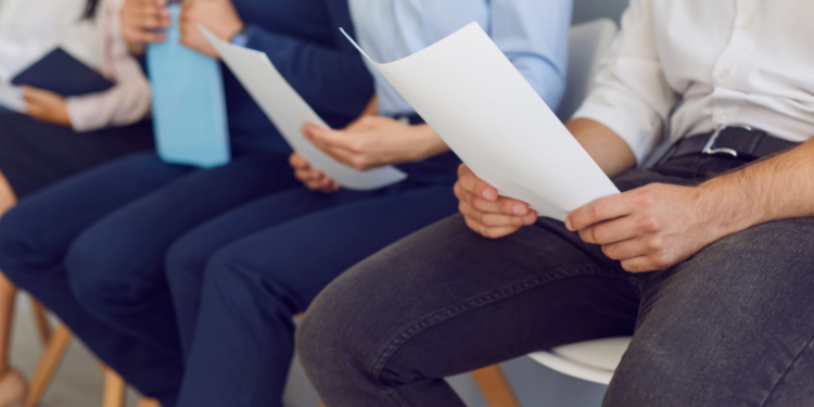 Explore a lista completa das 1.535 vagas de emprego divulgadas pela SMTE, incluindo centenas para PCD e estágios. Encontre a oportunidade ideal em sua região no Rio de Janeiro e saiba como se candidatar.