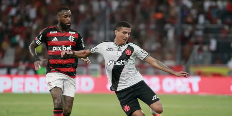 Flamengo e Vasco se enfrentam neste domingo (21), às 17h30, no Maracanã, pela 24ª rodada do Brasileirão. Acompanhe a transmissão ao vivo pela Rádio Nacional com narração, comentários e informações exclusivas.