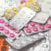 Congresso Brasileiro de Medicina do Tráfego alerta que medicamentos como antidepressivos, ansiolíticos e antialérgicos podem afetar a segurança ao dirigir. Uso combinado com álcool e outros fatores aumentam riscos no trânsito.