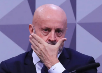 Ministro André Mendonça vota pela manutenção das prisões de Antonio Carlos Camilo Antunes, o Careca do INSS, e Maurício Camisotti, investigados por fraudes em descontos ilegais de benefícios previdenciários.