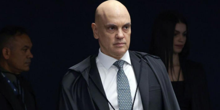 Moraes pede a Zanin sessão na quinta para julgamento de Bolsonaro